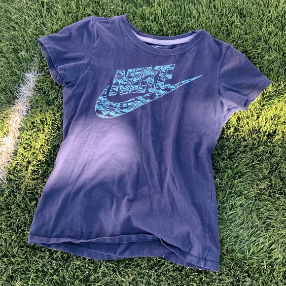 Nike tshirt - Picture 1 of 2